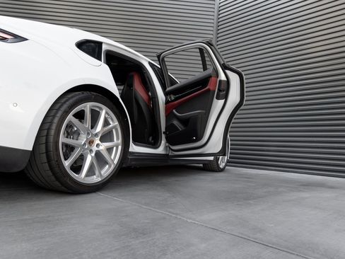 Certified 2025 Porsche Panamera image 31