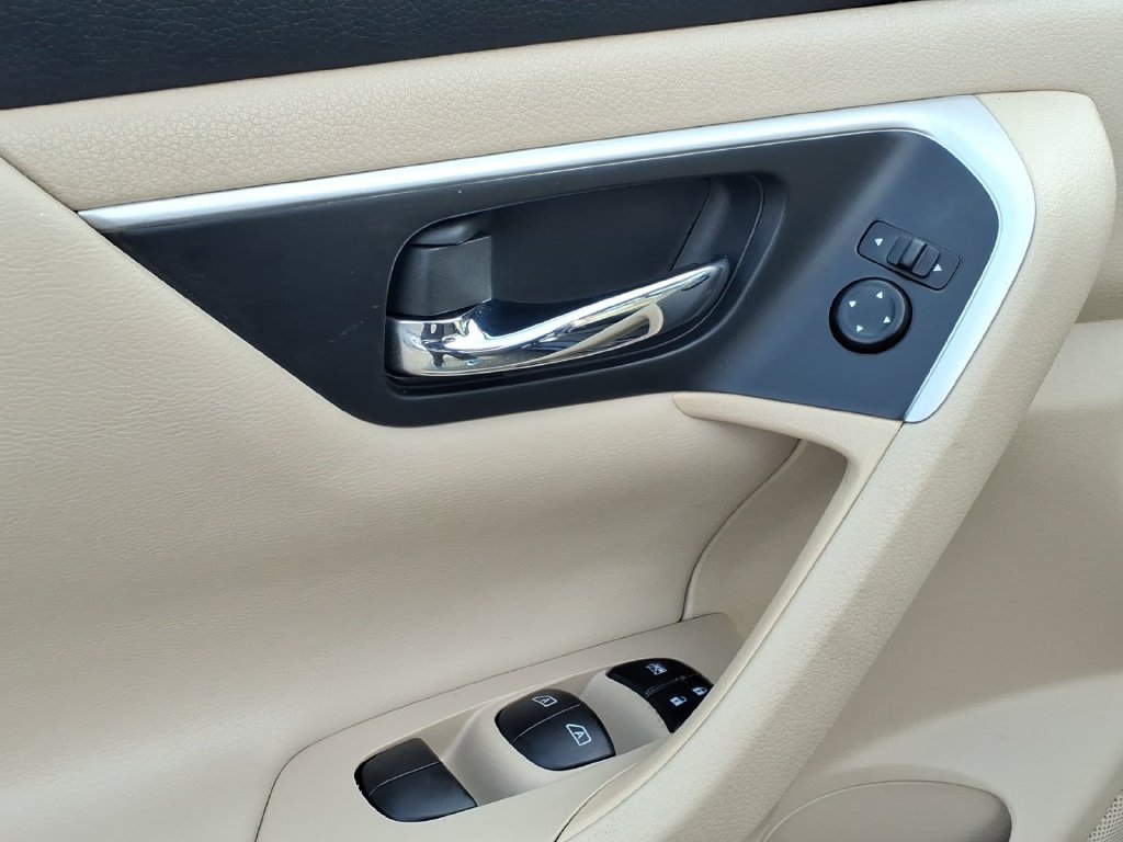 Used 2018 Nissan Altima 2.5 SV w/ 2.5 SV Technology Package FWD image 4
