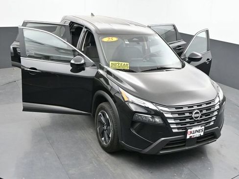Used 2025 Nissan Rogue SV AWD/4WD image 59