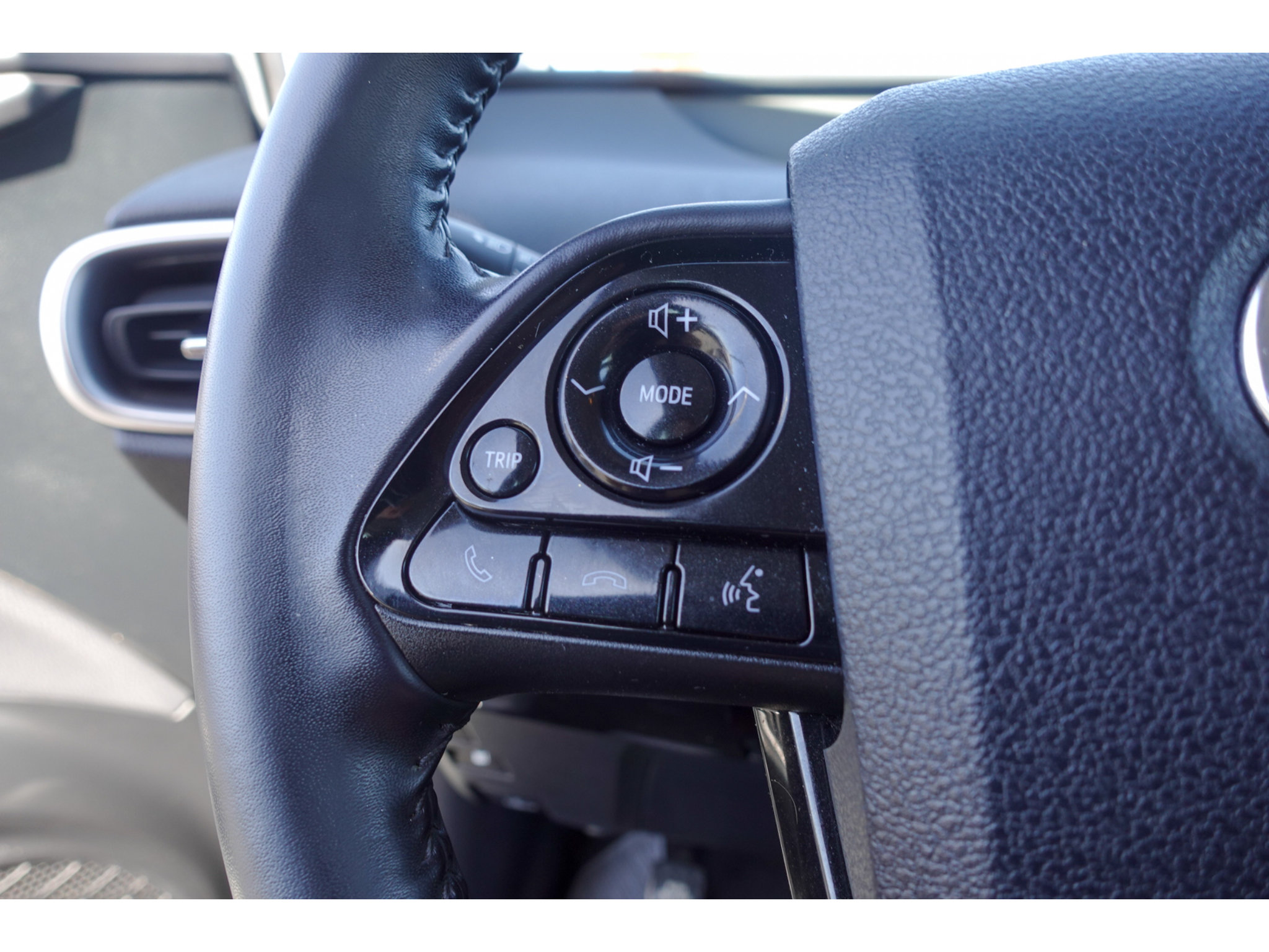 Used 2022 Toyota Prius Prime XLE FWD image 14