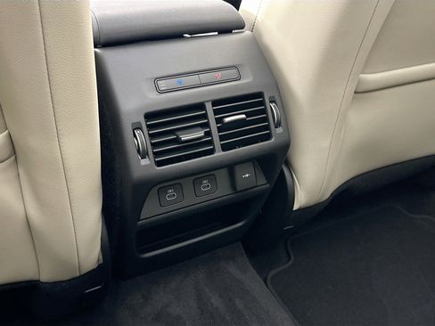 Used 2025 Land Rover Discovery Sport S image 24