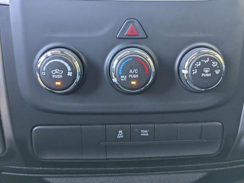 Used 2022 RAM 1500 Classic SLT image 14