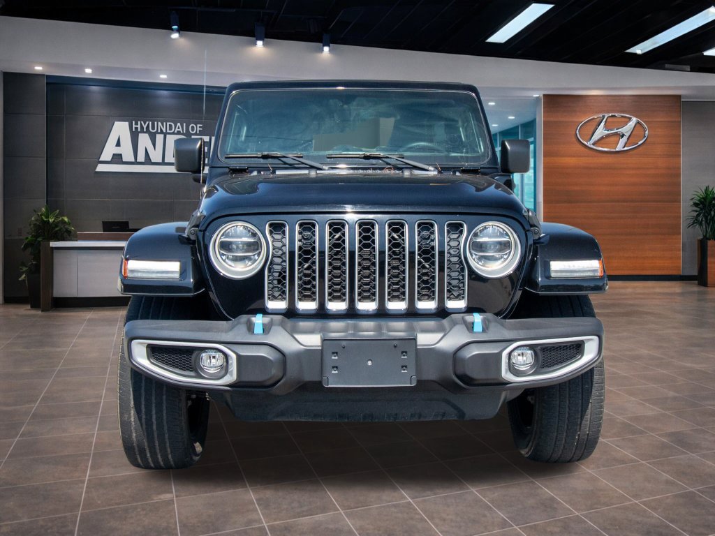 Used 2022 Jeep Wrangler Unlimited Sahara w/ Cold Weather Group AWD/4WD image 4