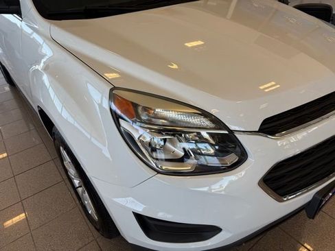 Used 2017 Chevrolet Equinox LS FWD image 9
