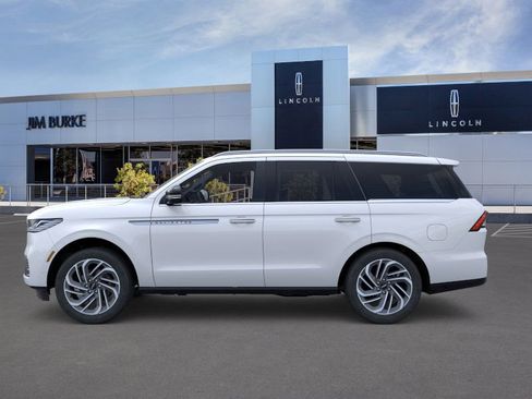 New 2025 Lincoln Navigator Reserve image 2