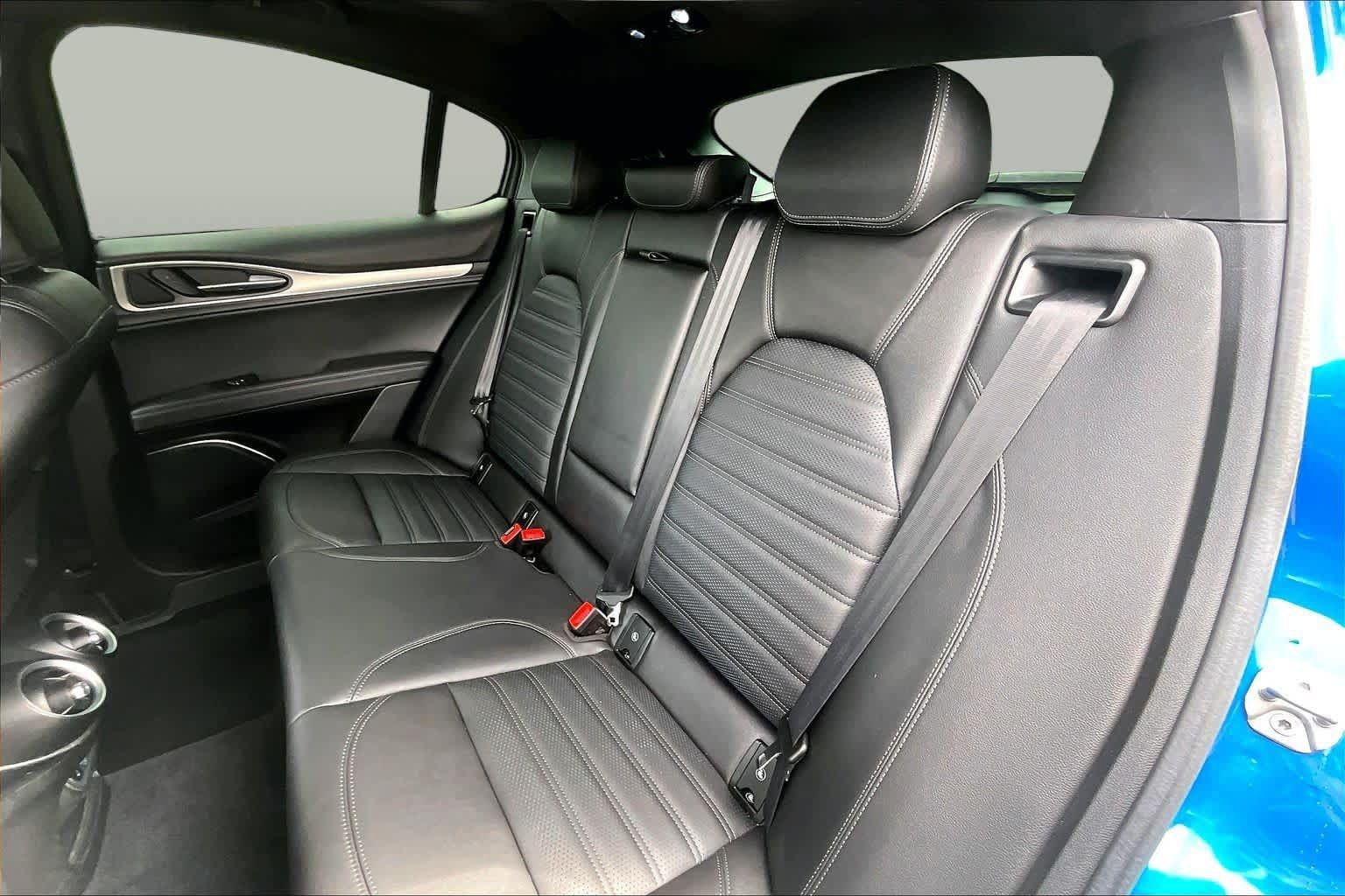 Used 2023 Alfa Romeo Stelvio Veloce AWD/4WD image 42