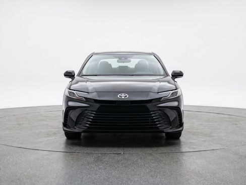 Used 2025 Toyota Camry LE FWD image 2