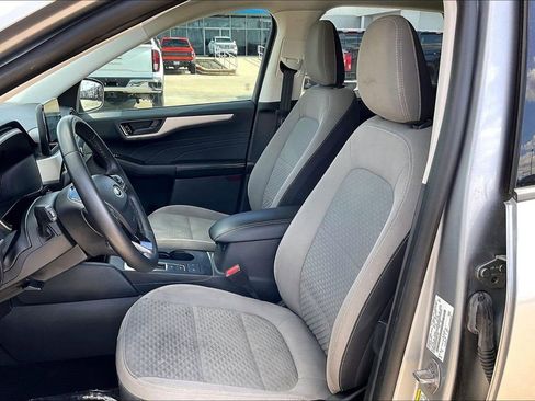 Used 2022 Ford Escape SE w/ SE Sport Appearance Package image 18