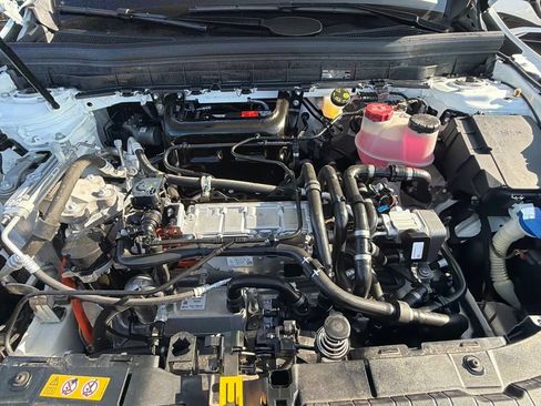Used 2023 Mercedes-Benz EQB 300 4MATIC image 34