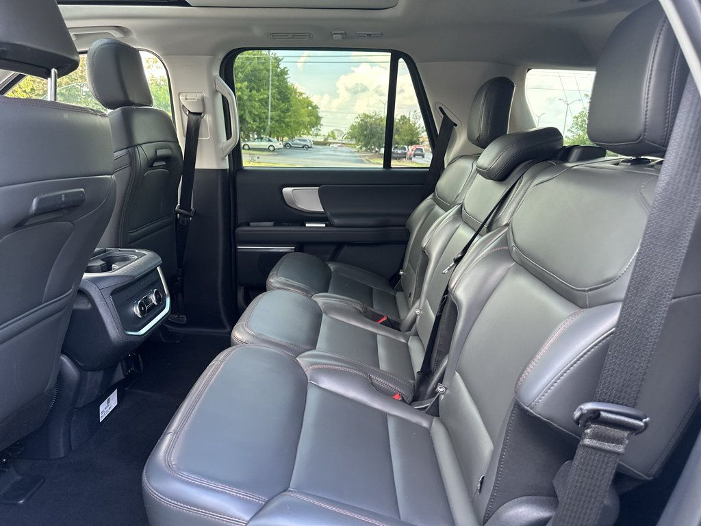 Used 2025 Ford Expedition Active AWD/4WD image 18