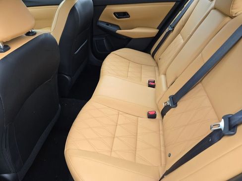 Used 2025 Nissan Sentra SV w/ SV Premium Package image 18