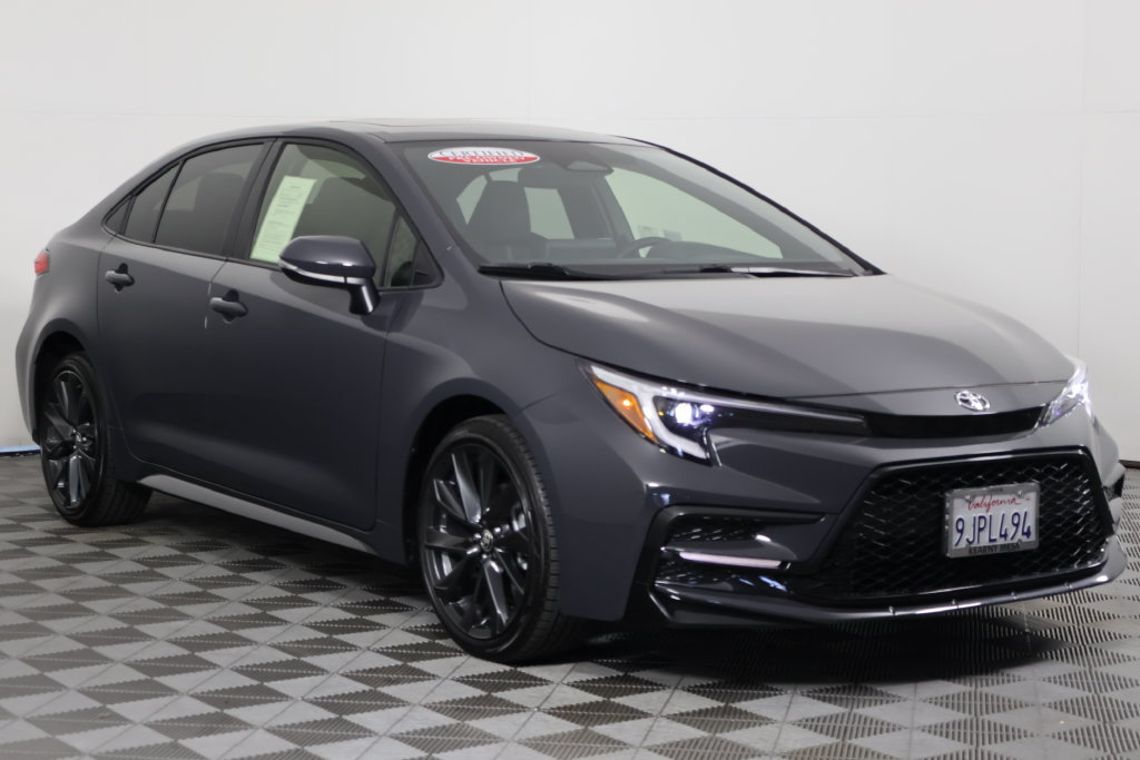 Used 2024 Toyota Corolla SE w/ SE Premium Package FWD image 3