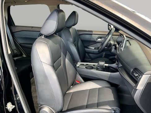 Certified 2023 Nissan Rogue SV w/ SV Premium B Package FWD image 9