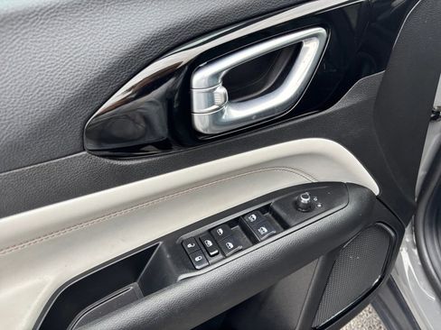 Used 2022 Jeep Compass Limited image 16