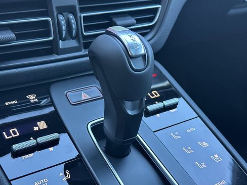 New 2026 Porsche Macan image 25