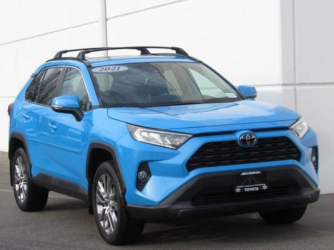 Certified 2021 Toyota RAV4 XLE Premium image 2