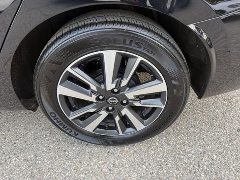 Used 2025 Nissan Versa SV image 25