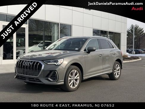 Used 2023 Audi Q3 2.0T Premium w/ Convenience Package image 1
