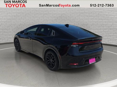 Used 2024 Toyota Prius XLE FWD image 8