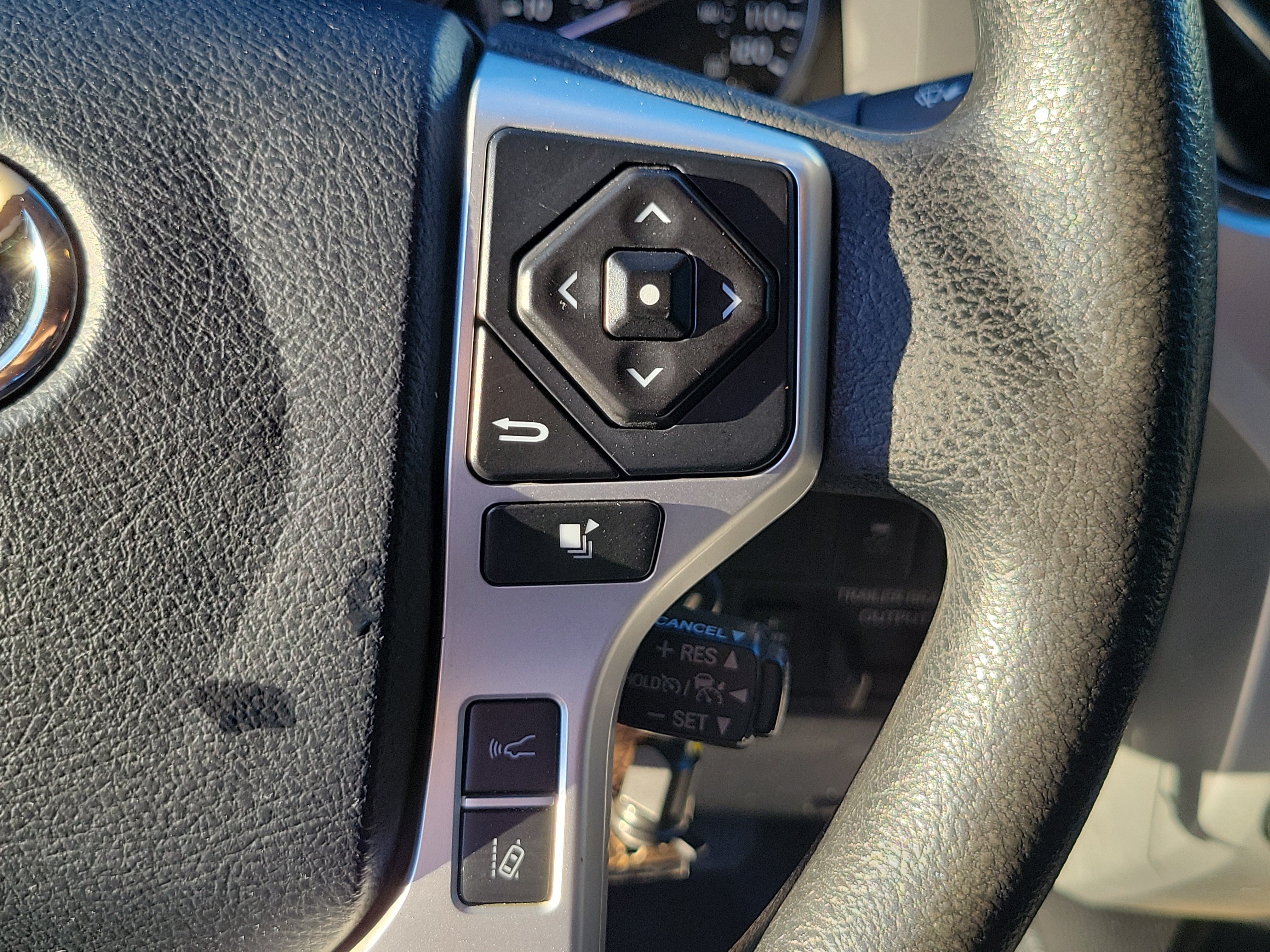 Used 2018 Toyota Tundra SR5 w/ SR5 Upgrade Package AWD/4WD image 28