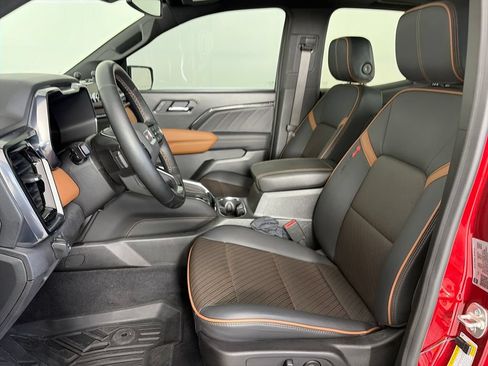 Used 2025 GMC Canyon AT4 w/ Technology Plus Package AWD/4WD image 11