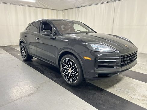 Certified 2025 Porsche Cayenne Coupe AWD/4WD image 2