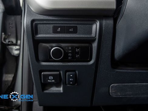 Used 2024 Ford Expedition XLT image 14