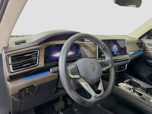 Used 2025 Volkswagen Atlas SEL image 9