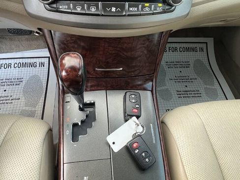 Used 2012 Toyota Avalon Limited FWD image 16
