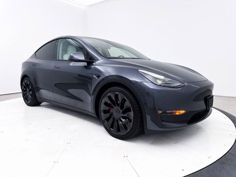 Used 2022 Tesla Model Y Performance image 10
