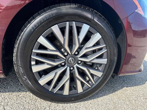 Used 2025 Nissan Altima 2.5 SV FWD image 35