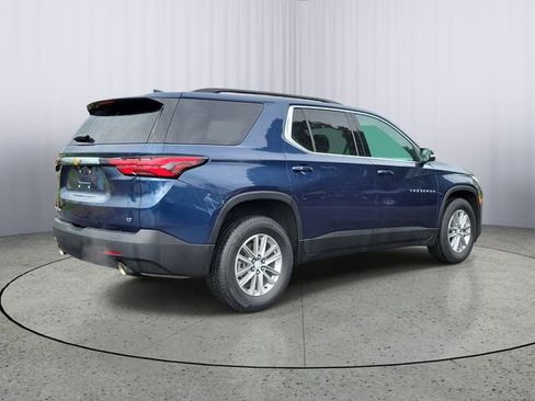 Used 2023 Chevrolet Traverse LT image 3