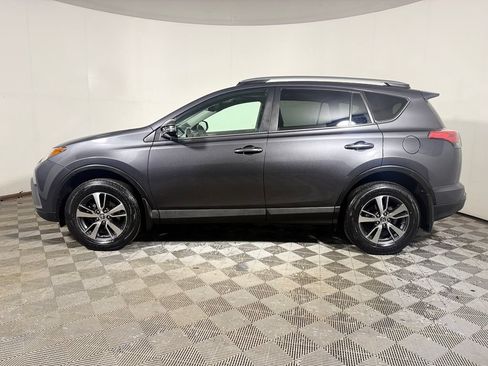 Used 2018 Toyota RAV4 XLE AWD/4WD image 3
