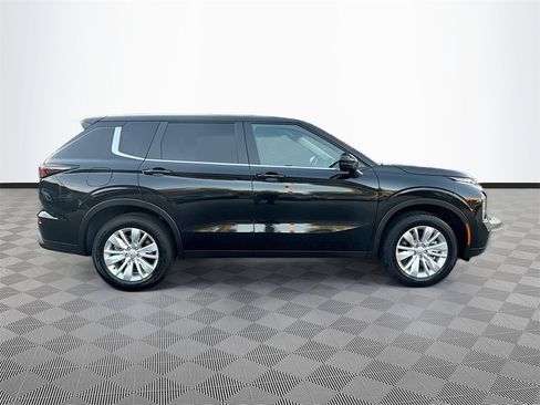 New 2026 Mitsubishi Outlander ES image 4