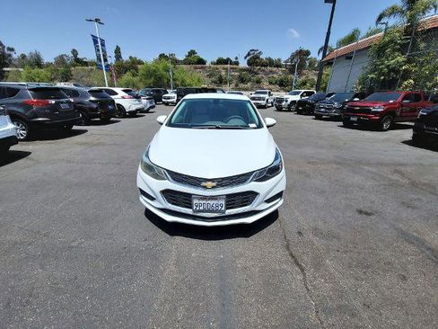 Used 2016 Chevrolet Cruze LT FWD image 3