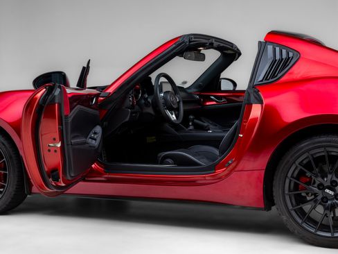 Used 2023 MAZDA MX-5 Miata Club RWD image 19