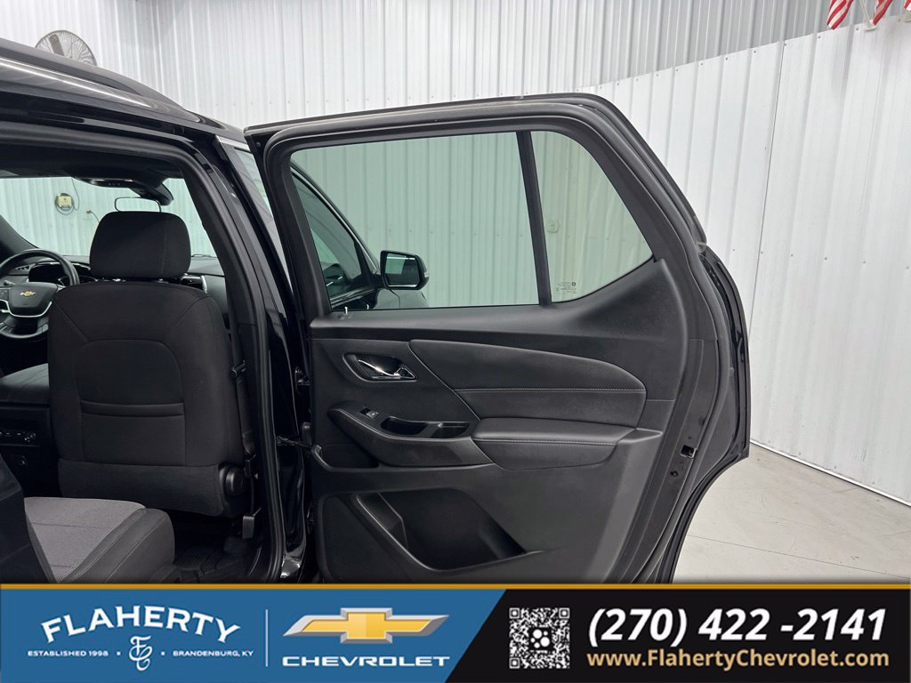Used 2023 Chevrolet Traverse LT FWD image 12