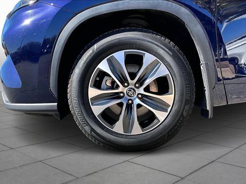 Used 2023 Toyota Highlander XLE image 10