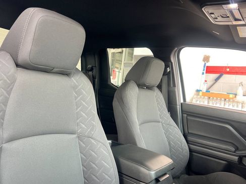Used 2025 Toyota Tacoma SR5 AWD/4WD image 13