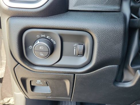 New 2026 RAM 1500 Express AWD/4WD image 18