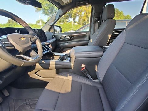 Used 2025 Chevrolet Suburban LS AWD/4WD image 3