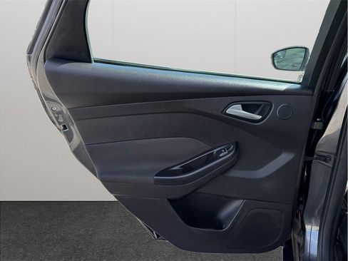 Used 2016 Ford Focus Titanium image 33