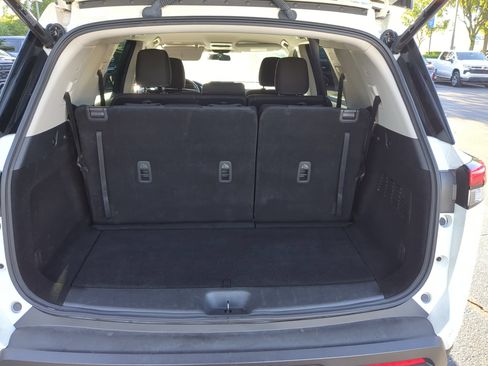 Used 2025 Nissan Pathfinder SV FWD image 31