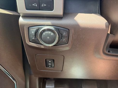 Used 2017 Ford F150 King Ranch w/ Equipment Group 601A Luxury AWD/4WD image 32