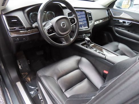 Used 2018 Volvo XC90 T6 Momentum w/ Convenience Package AWD/4WD image 5