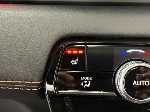 Used 2025 Honda Pilot TrailSport image 29