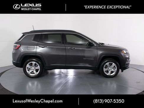 Used 2023 Jeep Compass Latitude w/ Convenience Group AWD/4WD image 2