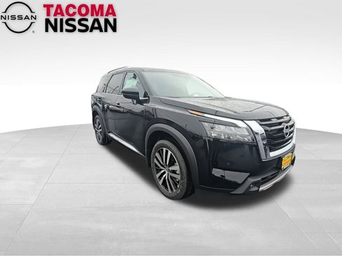 New 2025 Nissan Pathfinder Platinum image 2