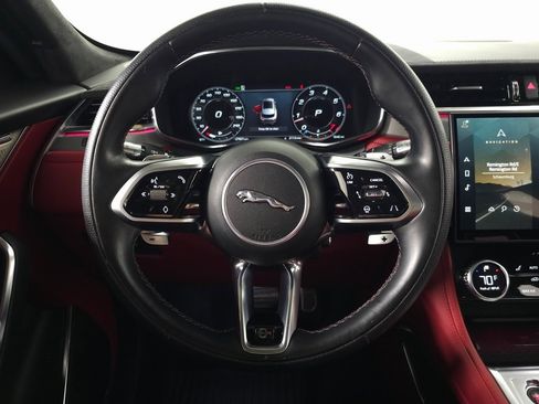 Used 2022 Jaguar F-PACE SVR image 22