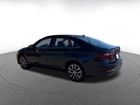 Used 2025 Volkswagen Jetta SE image 10
